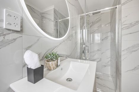 Photo of property in 23 Piriti Place, Weymouth, Auckland, 2103