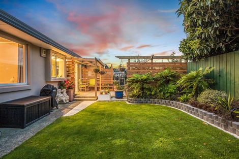 Photo of property in 63 The Drive, Tawa, Wellington, 5028