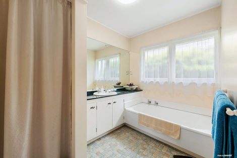 Photo of property in 10 Serrita Avenue, Sunnyhills, Auckland, 2010