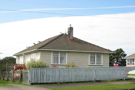 Photo of property in 46 Banks Street, Marfell, New Plymouth, 4310