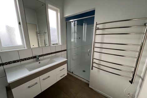 Photo of property in 9 Lewis Road, Pakuranga, Auckland, 2010