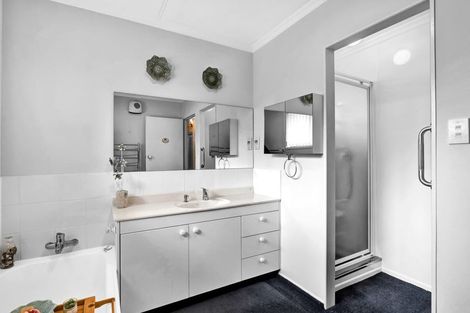 Photo of property in 2 Bronte Place, Whalers Gate, New Plymouth, 4310