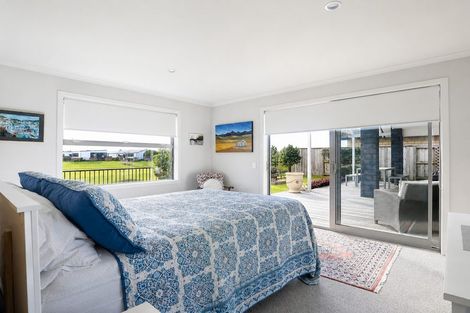 Photo of property in 37 Harding Drive, Papamoa Beach, Papamoa, 3118