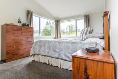 Photo of property in 16 Golfers Drive, Balclutha, 9230