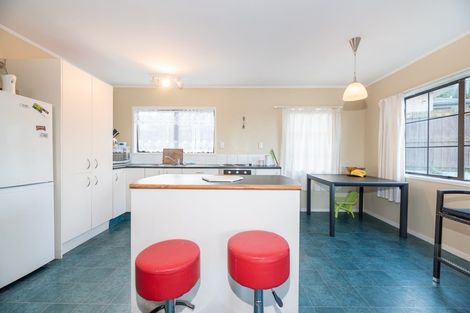 Photo of property in 60 West Harbour Drive, West Harbour, Auckland, 0618