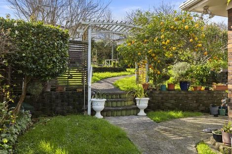 Photo of property in 96 Cardiff Road, Pakuranga, Auckland, 2010