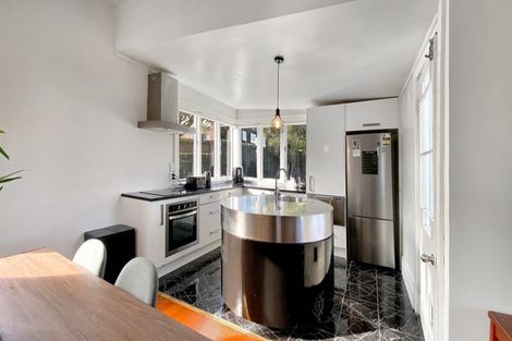 Photo of property in 4 Bowers Road, Glen Eden, Auckland, 0602