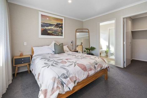 Photo of property in 16 Chestnut Close, Kelvin Grove, Palmerston North, 4414