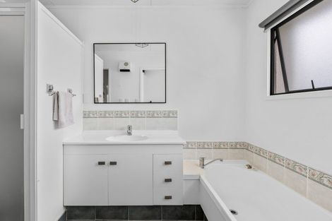Photo of property in 15e Puriri Avenue, Orewa, 0931