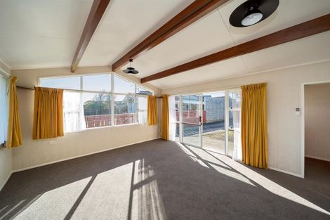 Photo of property in 10 Davidson Street, Hawera, 4610