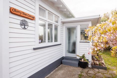 Photo of property in 42 Shamrock Street, Takaro, Palmerston North, 4412