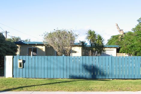 Photo of property in 24 The Avenue, Otaki Beach, Otaki, 5512