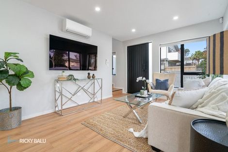 Photo of property in 43a Mirrabooka Avenue, Botany Downs, Auckland, 2010