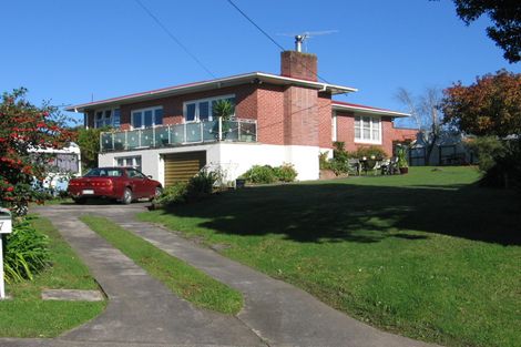 Photo of property in 17 Fairlea Road, Te Atatu South, Auckland, 0610
