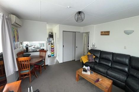 Photo of property in 31 Cumberland Street, Merrilands, New Plymouth, 4312