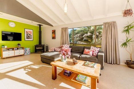 Photo of property in 1 Freyberg Crescent, Waikanae Beach, Waikanae, 5036