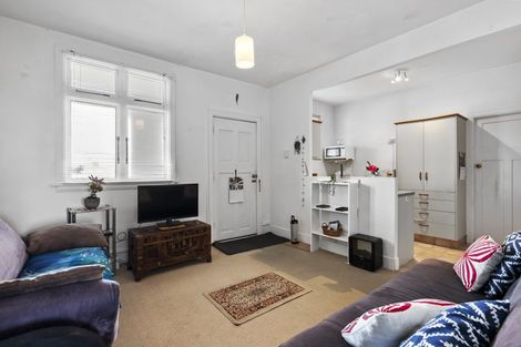 Photo of property in Devonport Apartments, 49/127 Saint Aubyn Street, New Plymouth, 4310