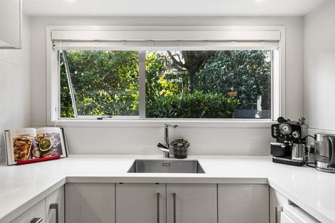 Photo of property in 1/6 Phillipa Place, Browns Bay, Auckland, 0630