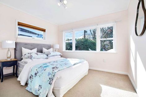Photo of property in 62 Lyons Avenue, Murrays Bay, Auckland, 0630