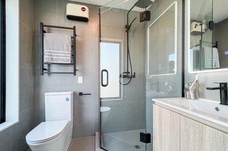 Photo of property in 858c East Coast Road, Northcross, Auckland, 0630