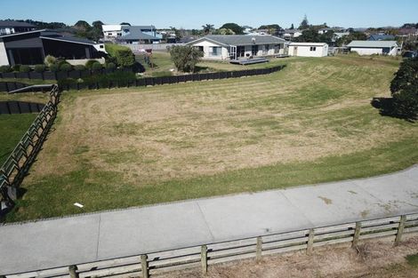 Photo of property in 17 Goble Road, Clarks Beach, 2679