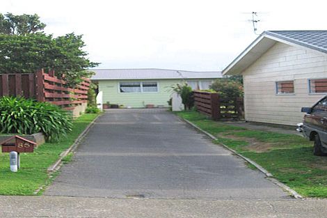 Photo of property in 85 Baylands Drive, Newlands, Wellington, 6037