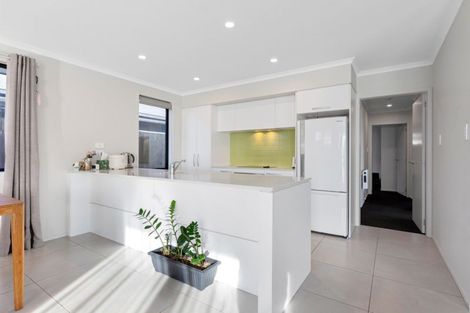 Photo of property in 15 Oka Street, Papamoa Beach, Papamoa, 3118