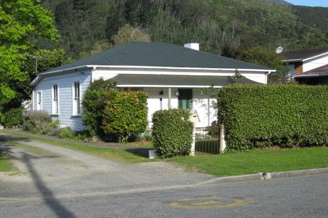 Photo of property in 48 York Street, Picton, 7220