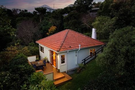 Photo of property in 122 Totara Road, Miramar, Wellington, 6022