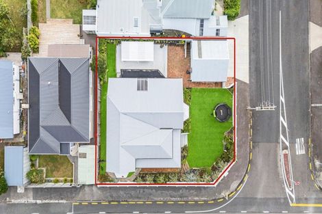 Photo of property in 18 Morley Street, New Plymouth, 4310