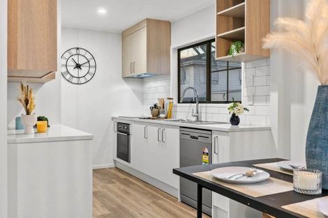 Photo of property in 28 Mcquarrie Avenue, Wattle Downs, Auckland, 2103