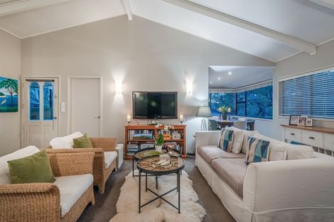 Photo of property in 1/15 Telephone Road, Birkenhead, Auckland, 0626