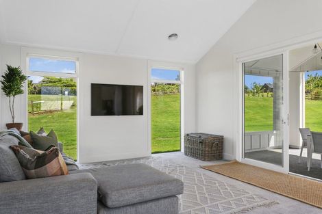 Photo of property in 5 Lens Way, Acacia Bay, Taupo, 3385