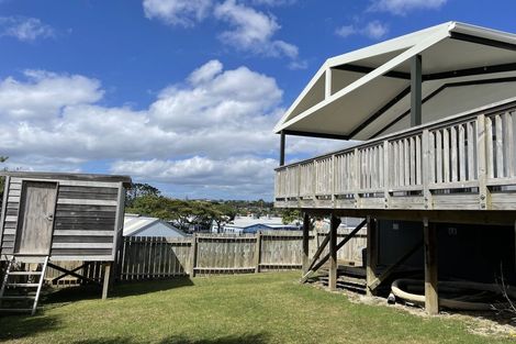 Photo of property in 28 Hueglow Rise, West Harbour, Auckland, 0618