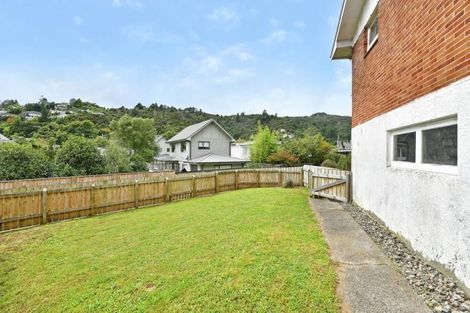 Photo of property in 22 Holborn Drive, Stokes Valley, Lower Hutt, 5019