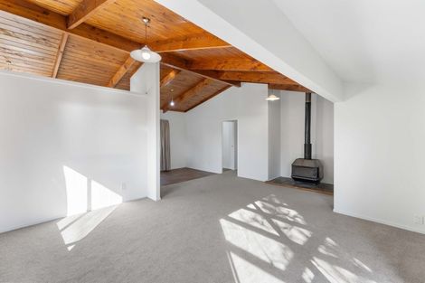 Photo of property in 14 Poneke Drive, Waikanae, 5036