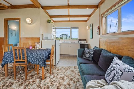 Photo of property in 511 Waikawa-curio Bay Road, Curio Bay, Tokanui, 9884
