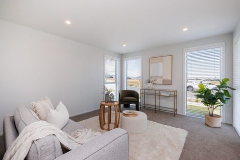 Photo of property in 68 Atlantic Drive, Fitzherbert, Palmerston North, 4410