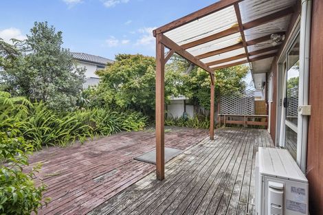 Photo of property in 2/1 Golf Road, New Lynn, Auckland, 0600