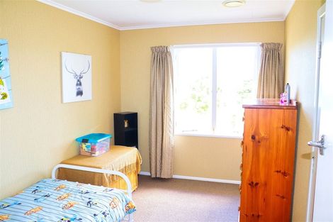 Photo of property in 28 Domain Road, Waipawa, 4210