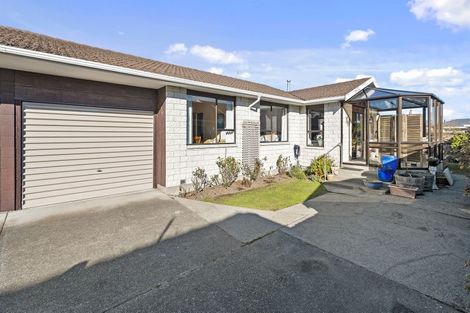 Photo of property in 2/135 Sawyers Arms Road, Northcote, Christchurch, 8052