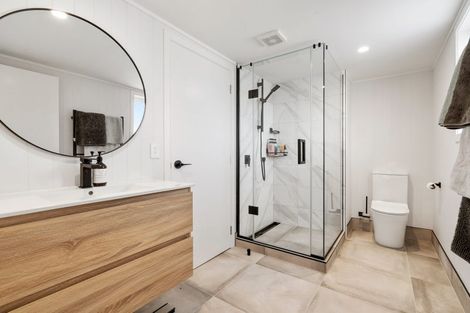 Photo of property in 43 Roberton Road, Avondale, Auckland, 1026