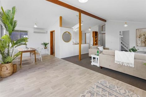 Photo of property in 15 Ruru Street, Waikanae, 5036