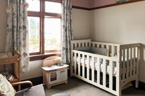 Photo of property in 82 Napier Terrace, Hospital Hill, Napier, 4110