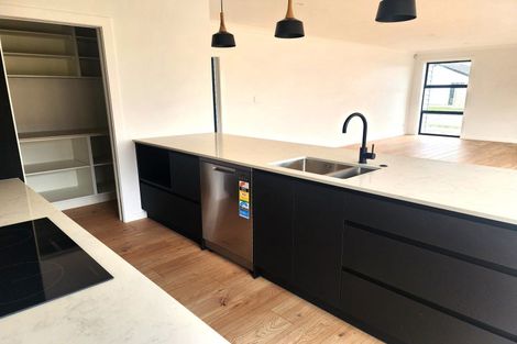 Photo of property in 10 Corsica Court, Fitzherbert, Palmerston North, 4410