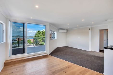 Photo of property in 2/36 Devon Road, Bucklands Beach, Auckland, 2012