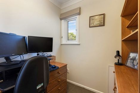 Photo of property in 8 Lyndfield Lane, Newlands, Wellington, 6037