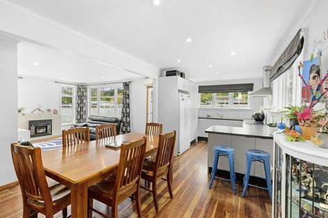 Photo of property in 302 Stokes Valley Road, Stokes Valley, Lower Hutt, 5019