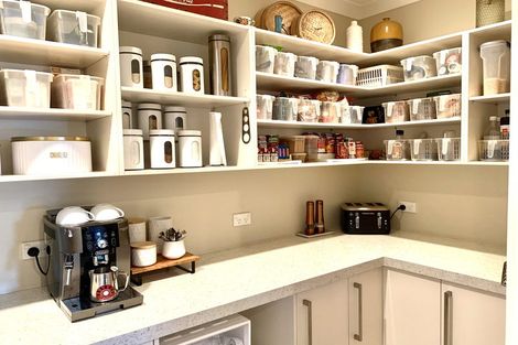 Photo of property in 14 Haast Place, Poraiti, Napier, 4112