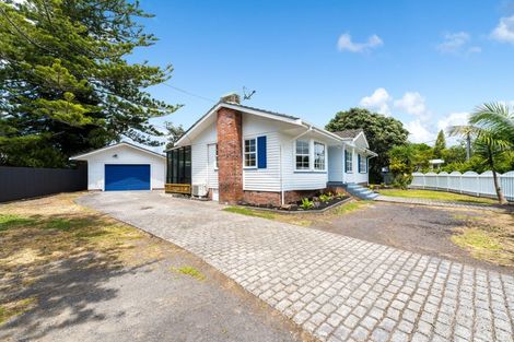 Photo of property in 402 West Coast Road, Glen Eden, Auckland, 0602